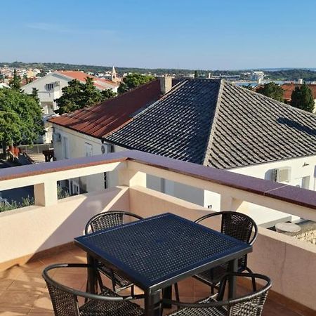 Apartmani Dami Novalja Eksteriør bilde