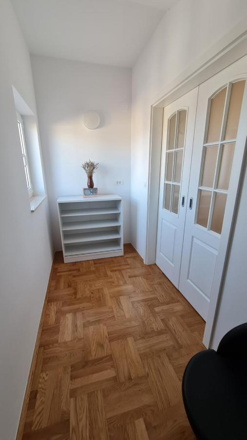 Apartmani Dami Novalja Eksteriør bilde