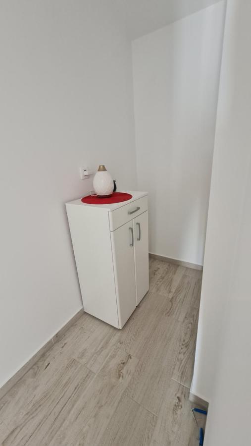 Apartmani Dami Novalja Eksteriør bilde