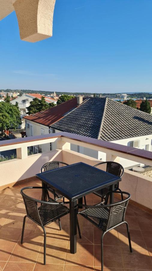Apartmani Dami Novalja Eksteriør bilde