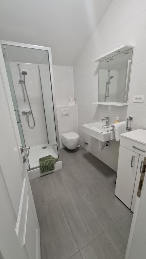 Apartmani Dami Novalja Eksteriør bilde