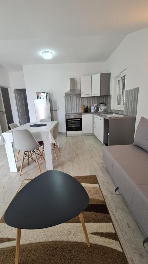 Apartmani Dami Novalja Eksteriør bilde